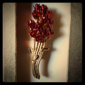 Bouquet of red roses brooch
